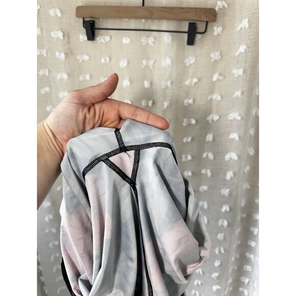 Beyond Yoga capri legging in protea vine print Women’s Large - Picture 5 of 5